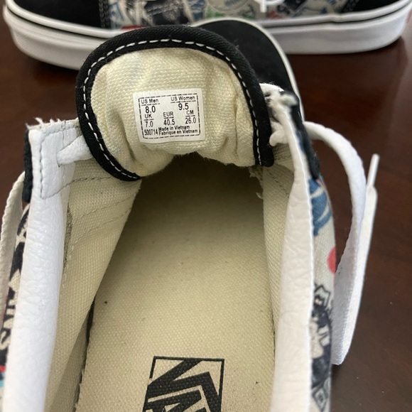 VANS Women’s Size 9 1/2 Black and White Graphic Sneakers - Picture 6 of 8